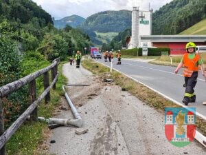 20260707 PKW gegen Laterne (5)